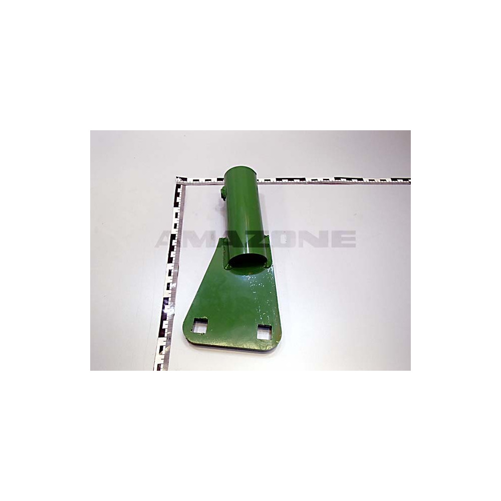 Racleur entre l'essieu 200424 Amazone